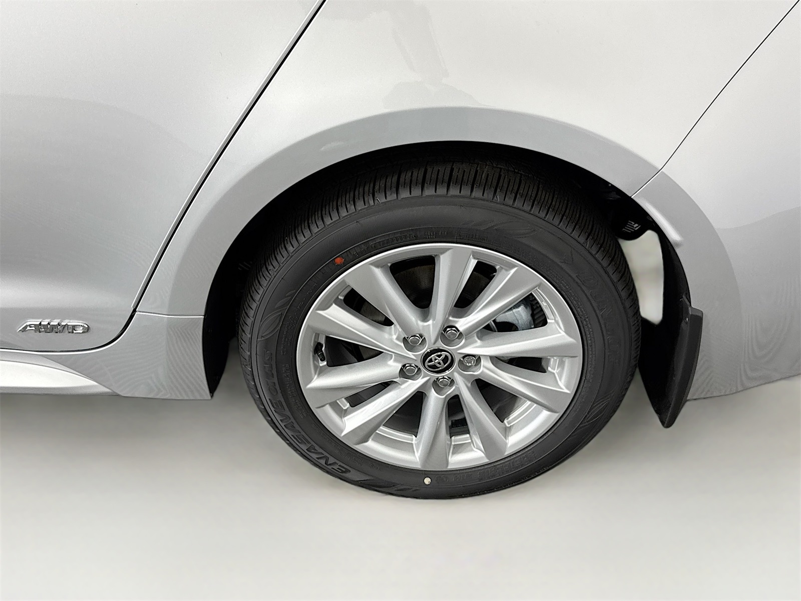 2025 Toyota Corolla Hybrid LE photo 13
