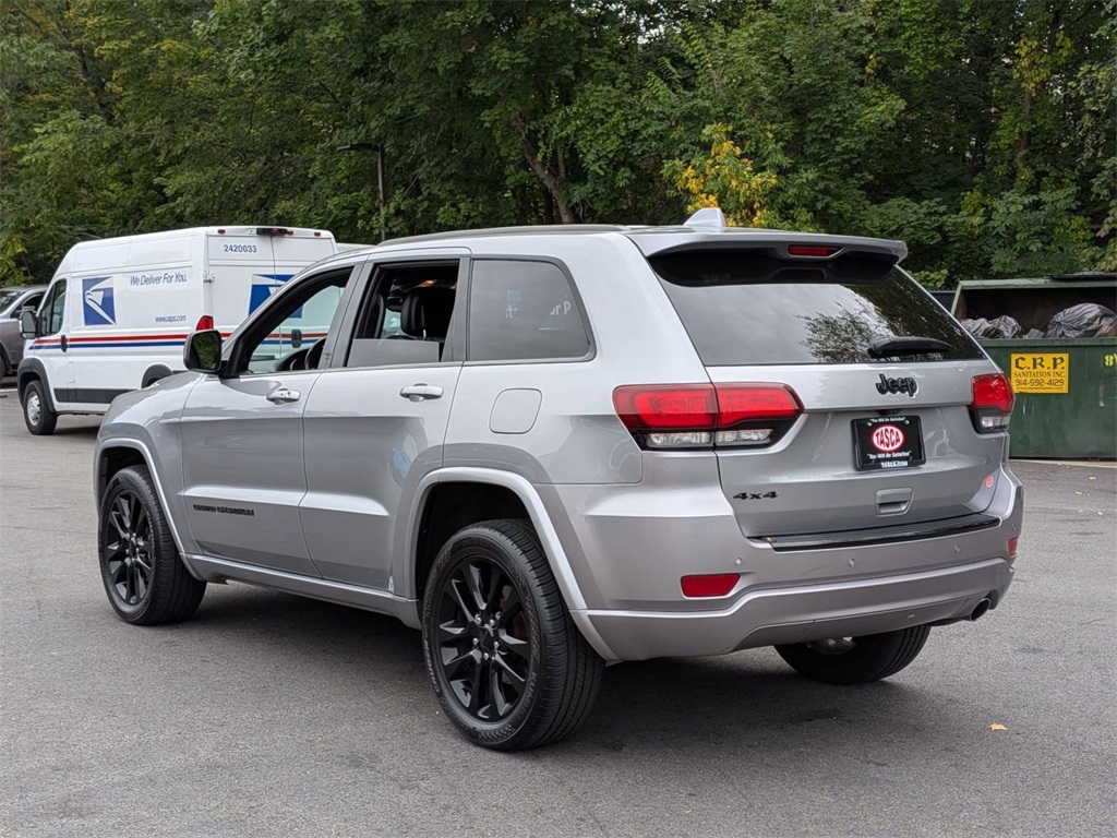 2017 Jeep Grand Cherokee Altitude photo 3