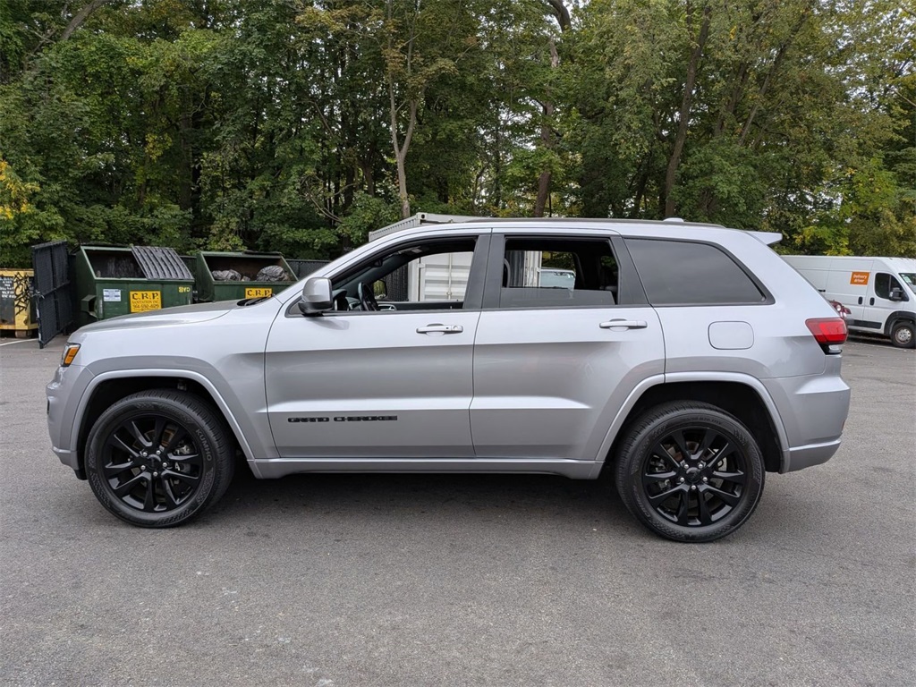 2017 Jeep Grand Cherokee Altitude photo 4