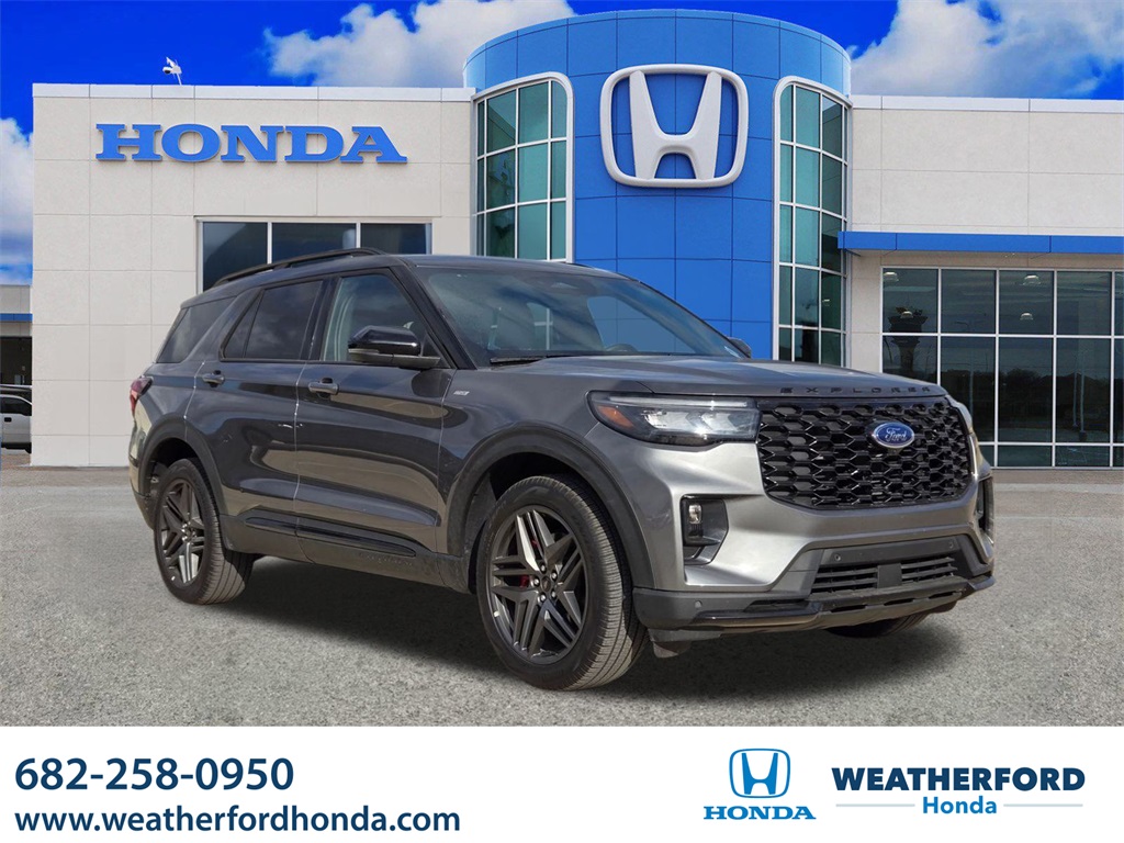 2025 Ford Explorer ST-LINE's photo