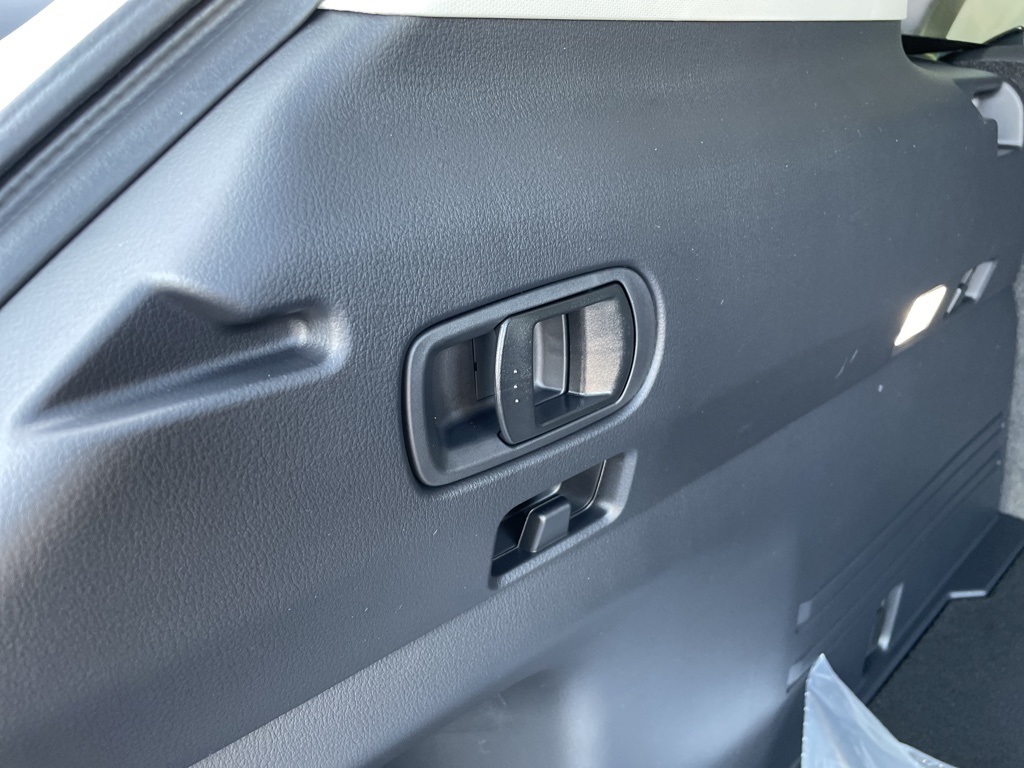 2025 Mazda CX-50 2.5 Select photo 8