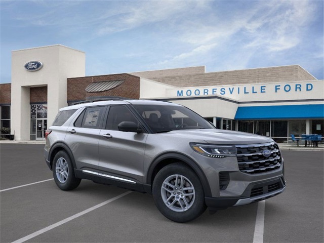 2025 Ford Explorer photo 2