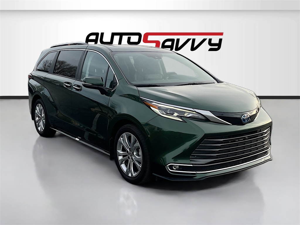 2024 Toyota Sienna Platinum's photo