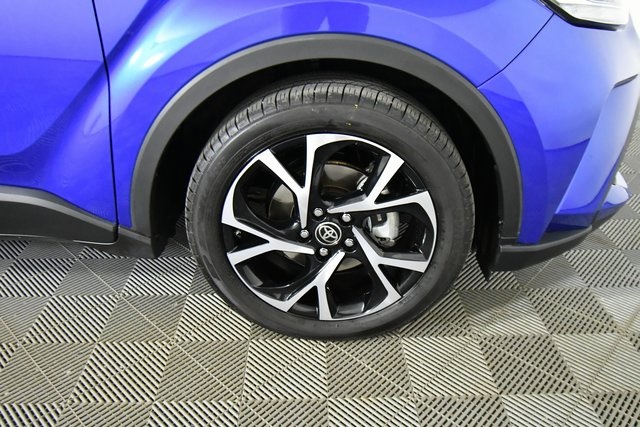 2022 Toyota C-HR XLE photo 16