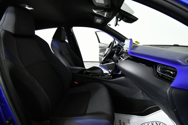 2022 Toyota C-HR XLE photo 19