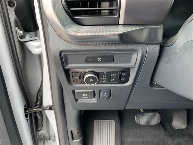 2025 Space White Metallic Ford F-150 Platinum 4X4 Truck