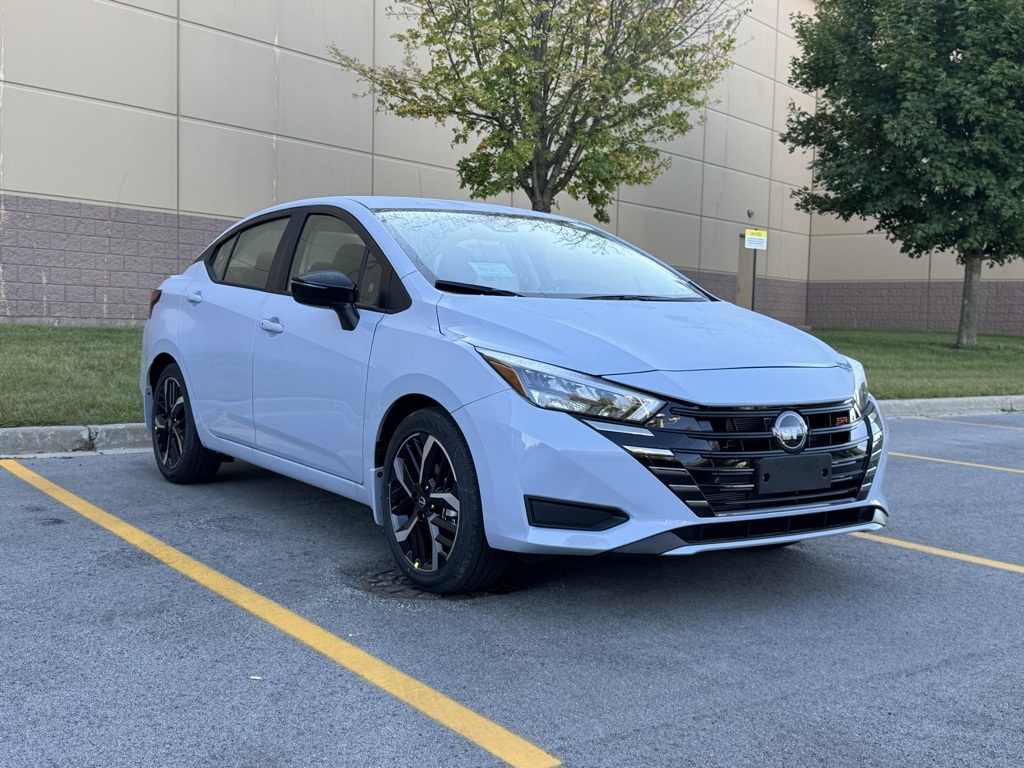 2025 Nissan Versa 1.6 SR photo 2