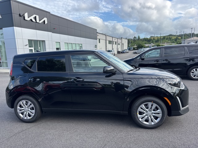 2025 Kia Soul LX photo 2