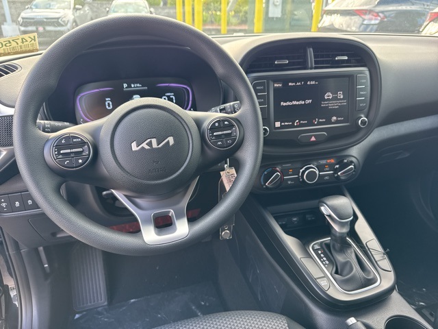 2025 Kia Soul LX photo 9