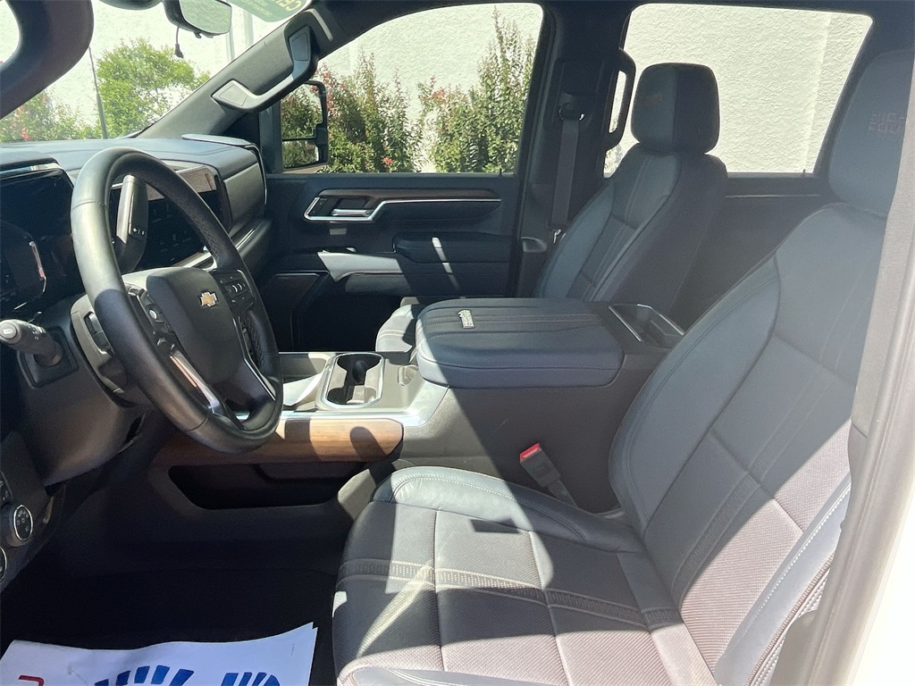 2025 Chevrolet Silverado 2500HD High Country photo 12