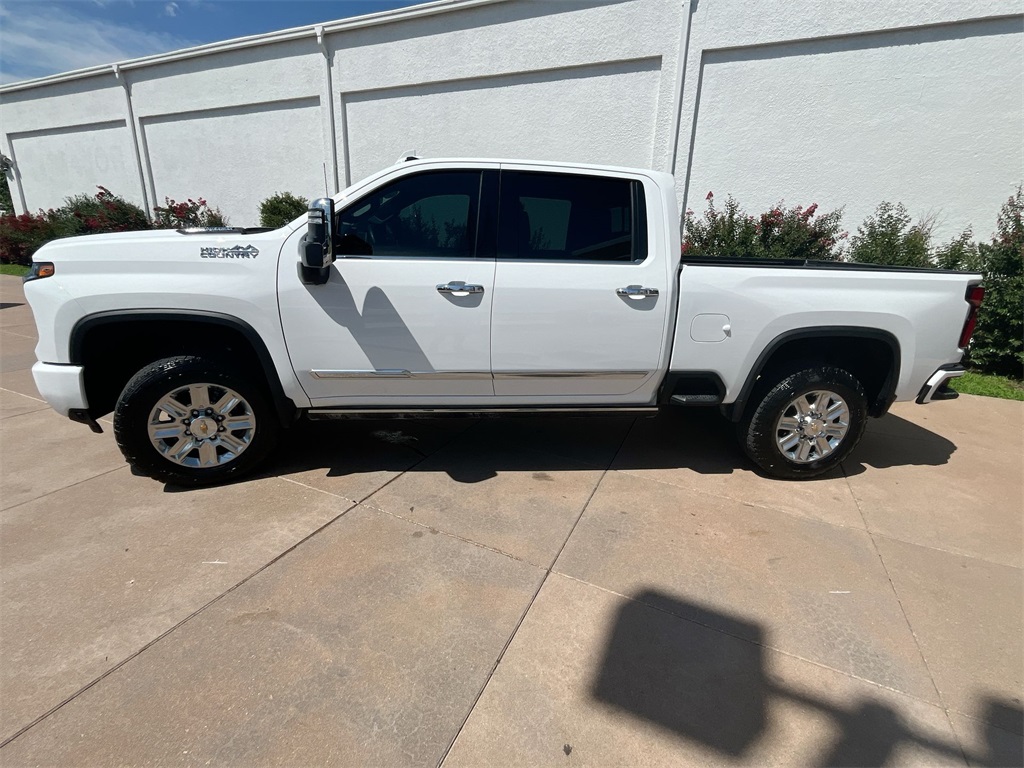 2025 Chevrolet Silverado 2500HD High Country photo 2