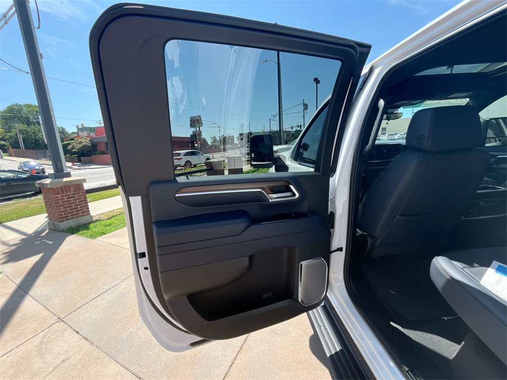 2025 Chevrolet Silverado 2500HD High Country photo 32