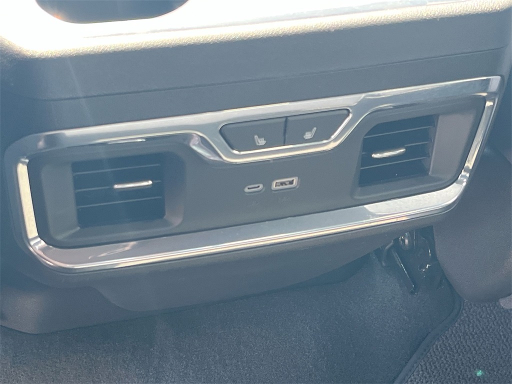 2025 Chevrolet Silverado 2500HD High Country photo 36