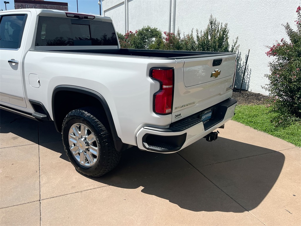 2025 Chevrolet Silverado 2500HD High Country photo 3