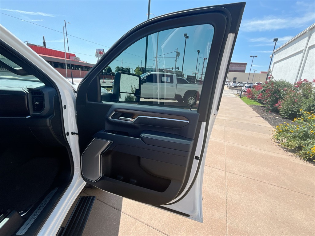 2025 Chevrolet Silverado 2500HD High Country photo 39