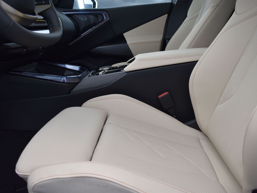 2025 Mineral White Metallic BMW X3 30 xDrive AWD SUV
