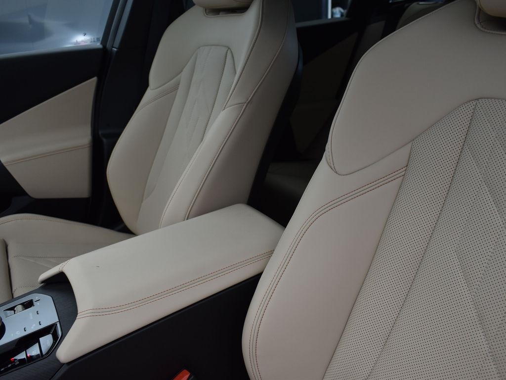 2025 Mineral White Metallic BMW X3 30 xDrive AWD SUV