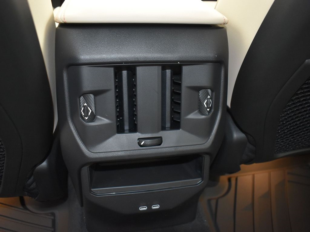 2025 Mineral White Metallic BMW X3 30 xDrive AWD SUV