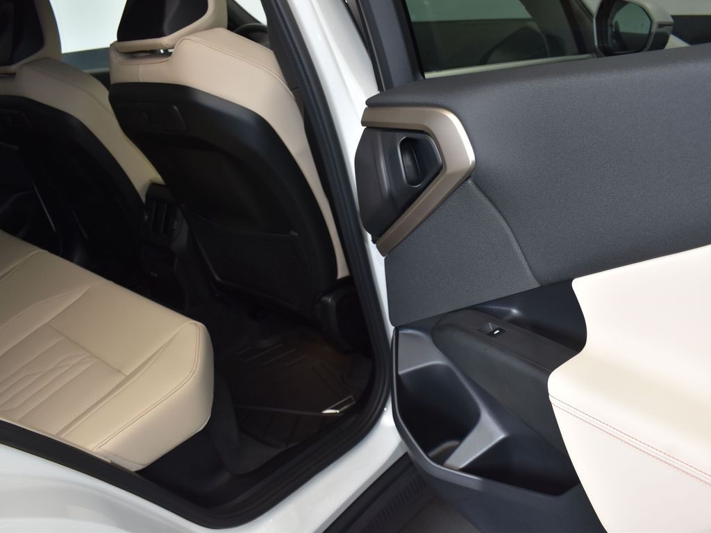 2025 Mineral White Metallic BMW X3 30 xDrive AWD SUV