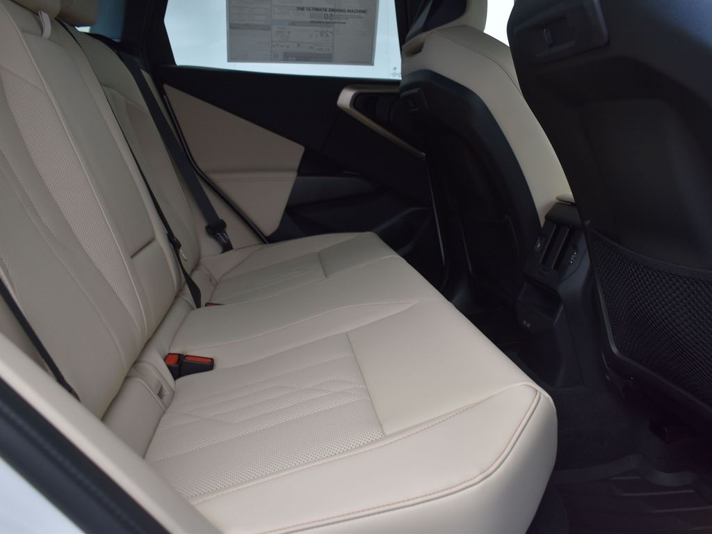 2025 Mineral White Metallic BMW X3 30 xDrive AWD SUV