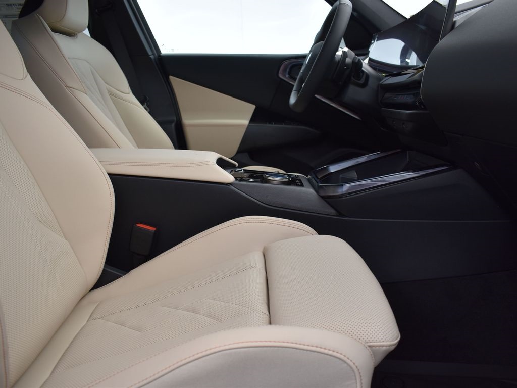 2025 Mineral White Metallic BMW X3 30 xDrive AWD SUV
