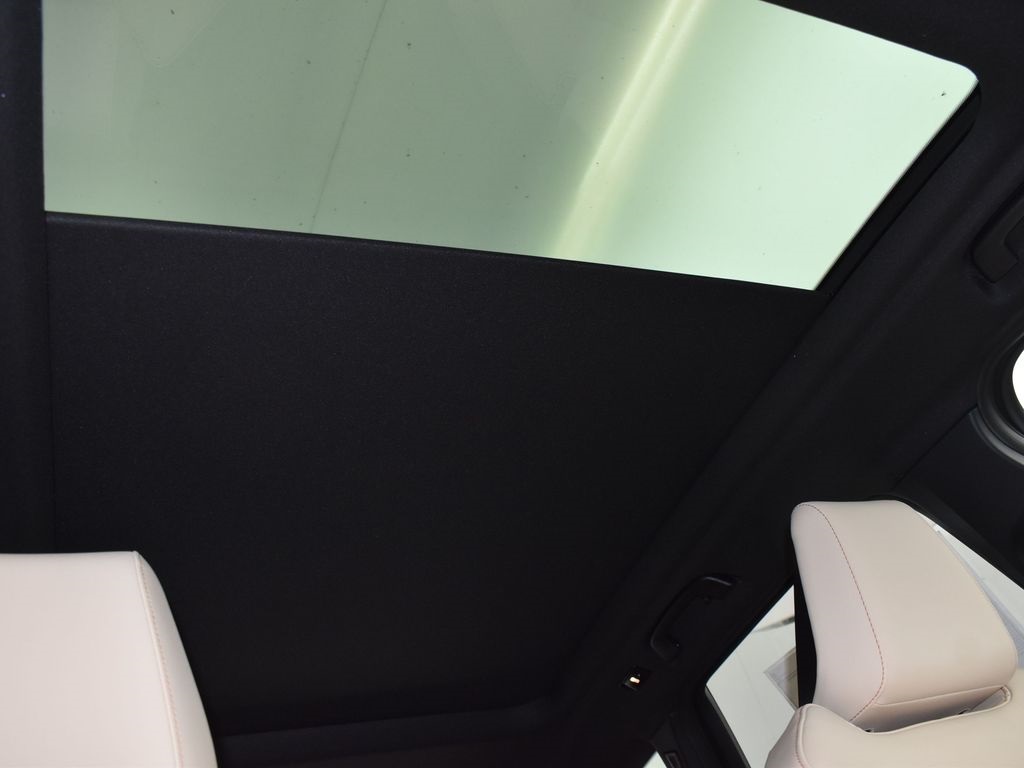 2025 Mineral White Metallic BMW X3 30 xDrive AWD SUV