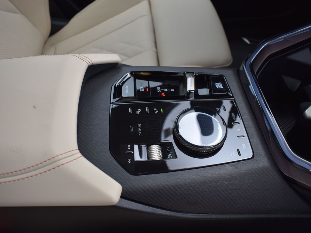 2025 Mineral White Metallic BMW X3 30 xDrive AWD SUV