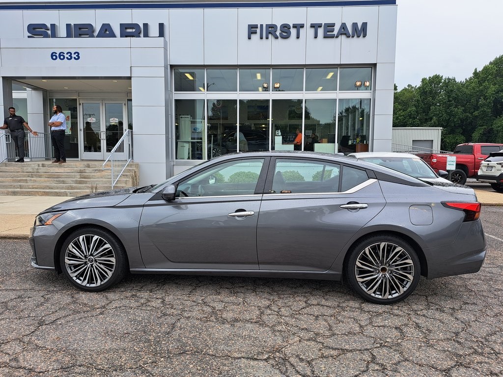 2023 Nissan Altima 2.5 SL Sedan 4 Dr. FWD 3