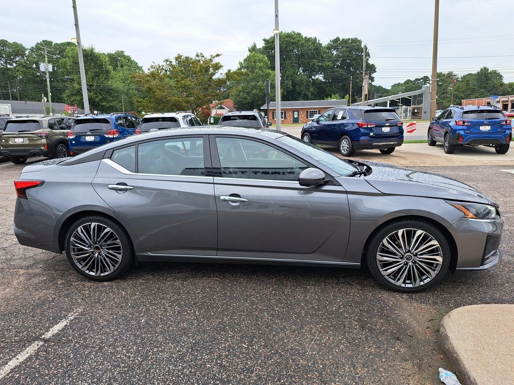 2023 Nissan Altima 2.5 SL Sedan 4 Dr. FWD 7