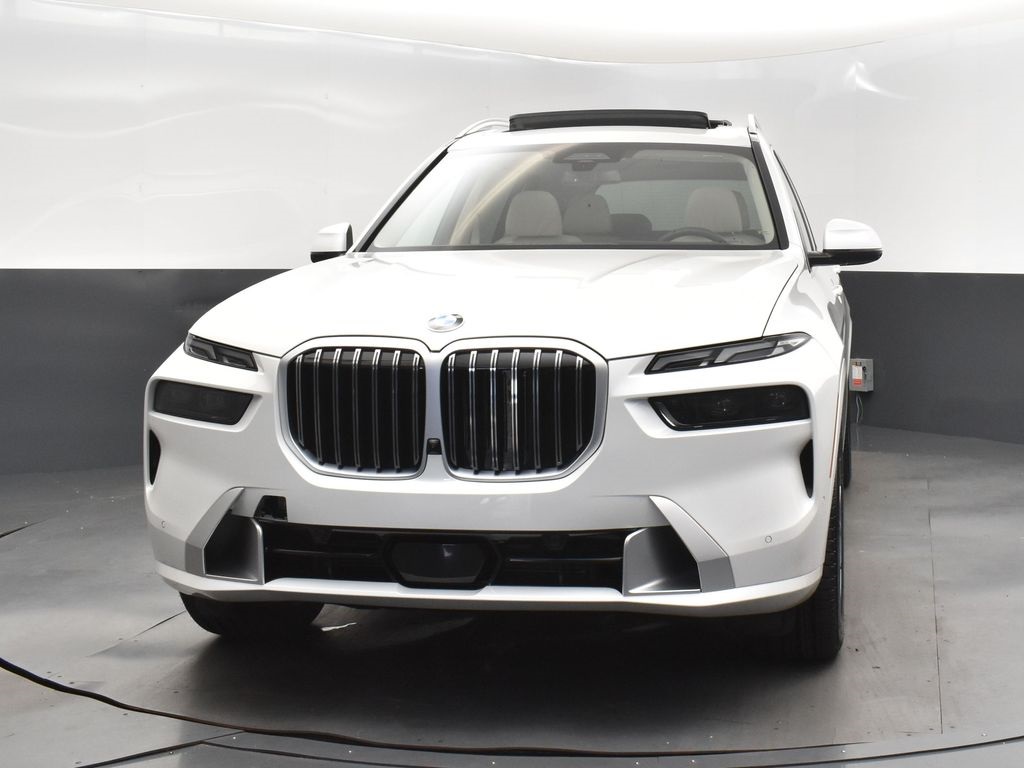 2026 Mineral White Metallic BMW X7 xDrive40i AWD SUV
