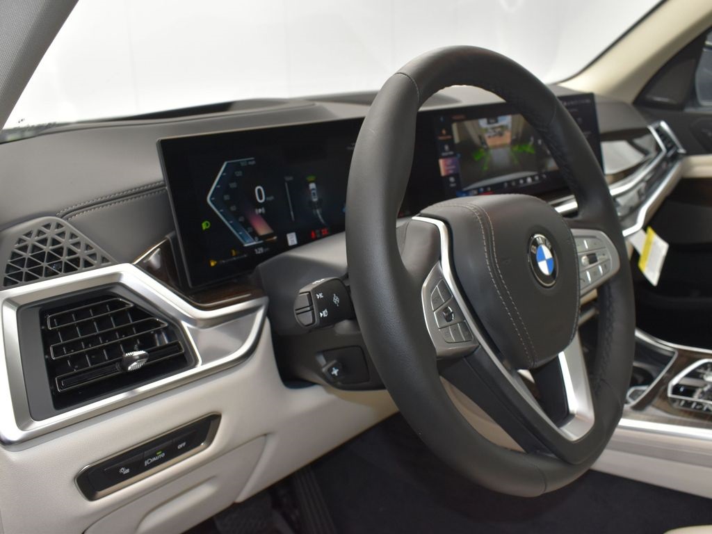 2026 Mineral White Metallic BMW X7 xDrive40i AWD SUV