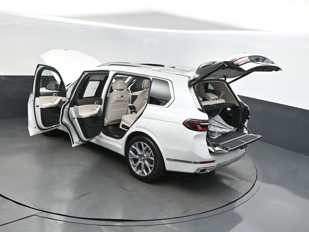 2026 Mineral White Metallic BMW X7 xDrive40i AWD SUV