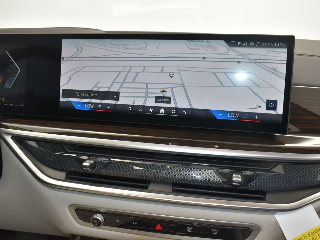 2026 Mineral White Metallic BMW X7 xDrive40i AWD SUV