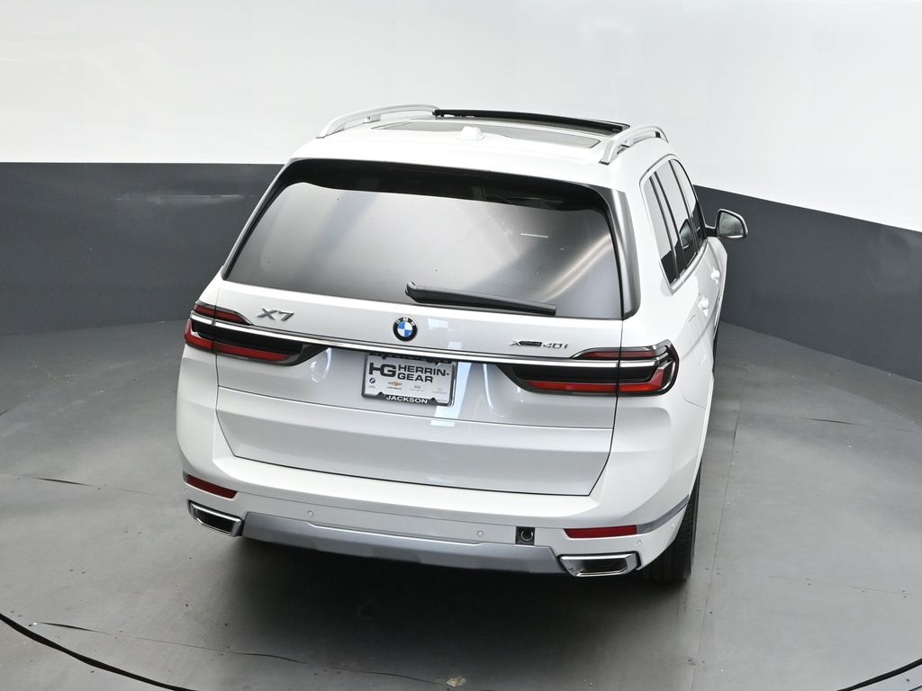 2026 Mineral White Metallic BMW X7 xDrive40i AWD SUV
