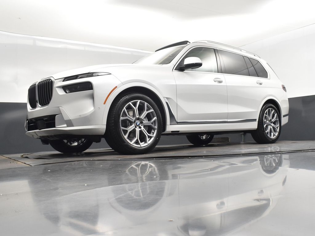 2026 Mineral White Metallic BMW X7 xDrive40i AWD SUV