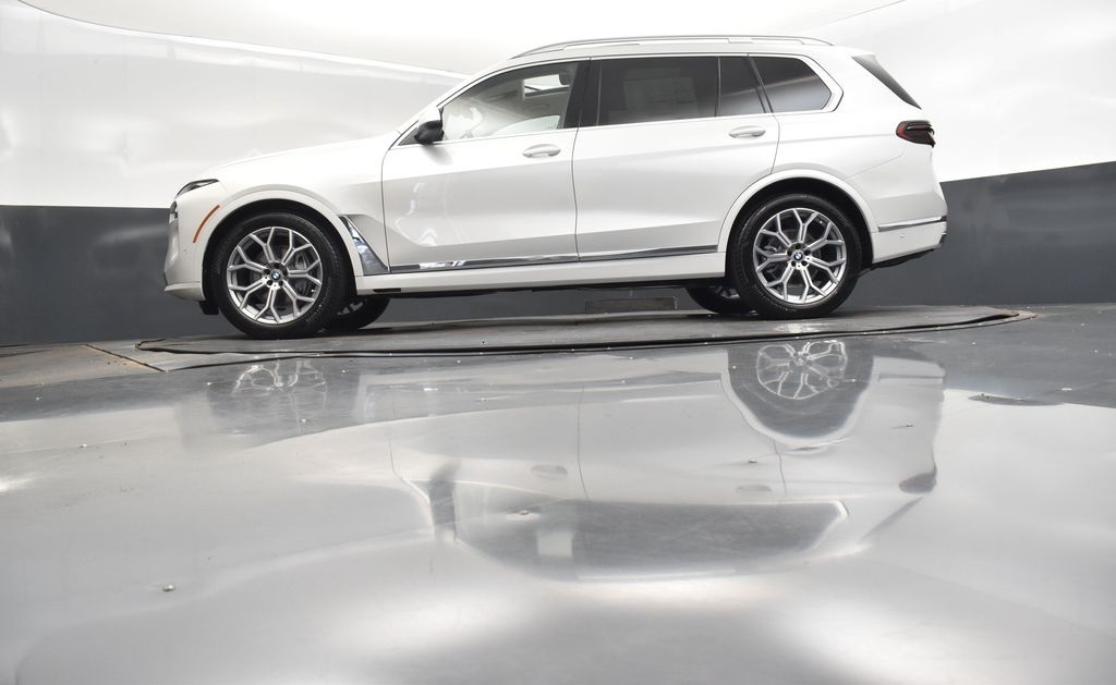 2026 Mineral White Metallic BMW X7 xDrive40i AWD SUV