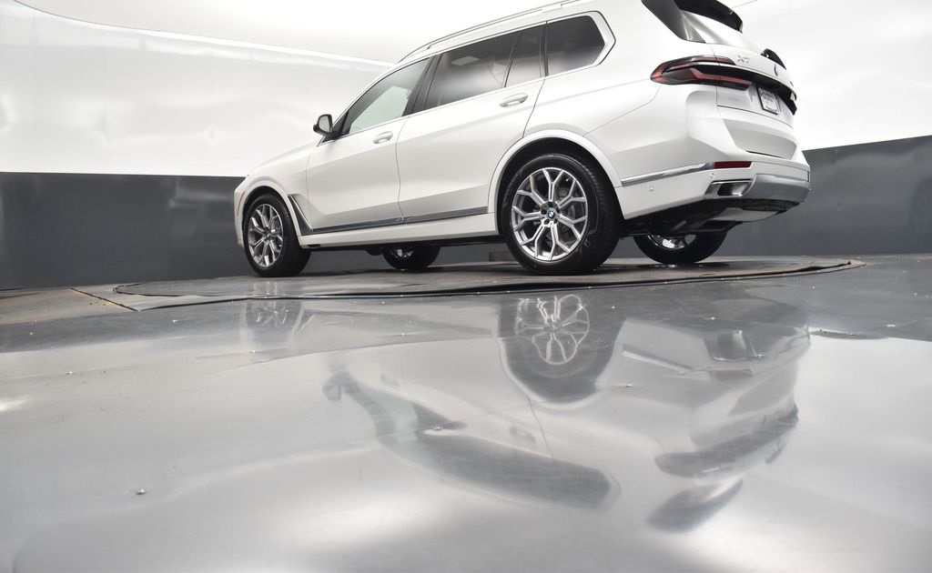 2026 Mineral White Metallic BMW X7 xDrive40i AWD SUV
