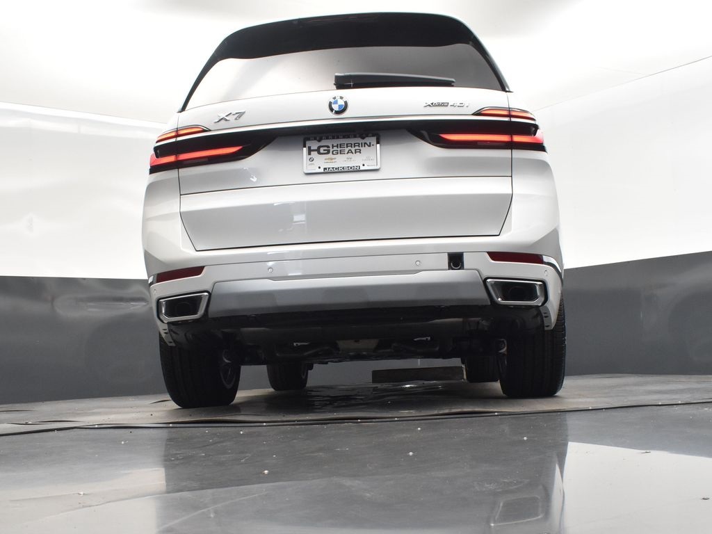 2026 Mineral White Metallic BMW X7 xDrive40i AWD SUV