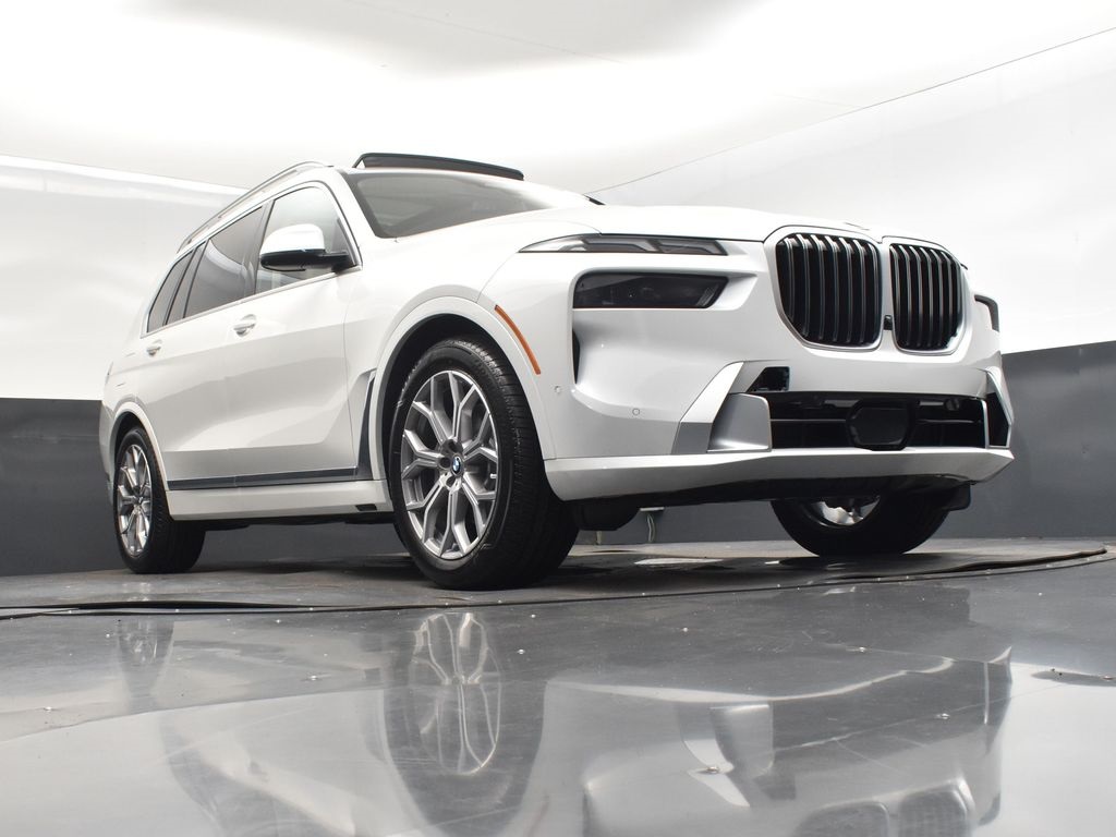 2026 Mineral White Metallic BMW X7 xDrive40i AWD SUV
