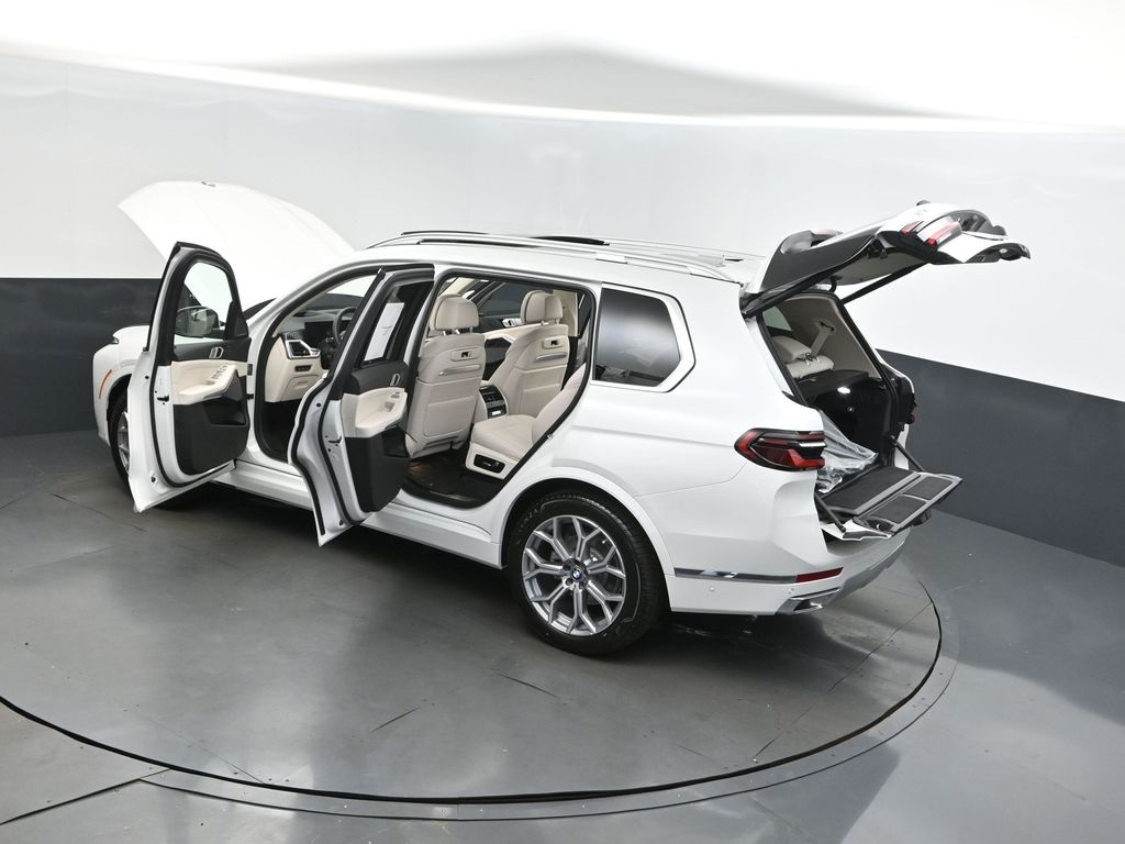 2026 Mineral White Metallic BMW X7 xDrive40i AWD SUV