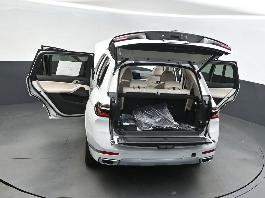 2026 Mineral White Metallic BMW X7 xDrive40i AWD SUV