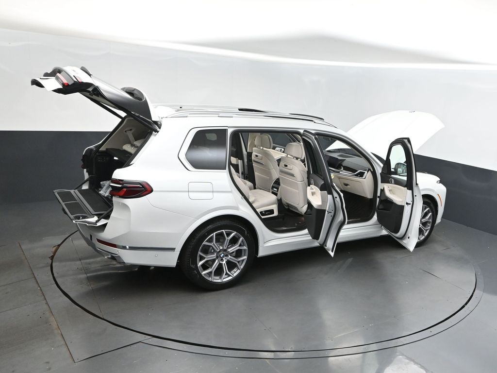 2026 Mineral White Metallic BMW X7 xDrive40i AWD SUV