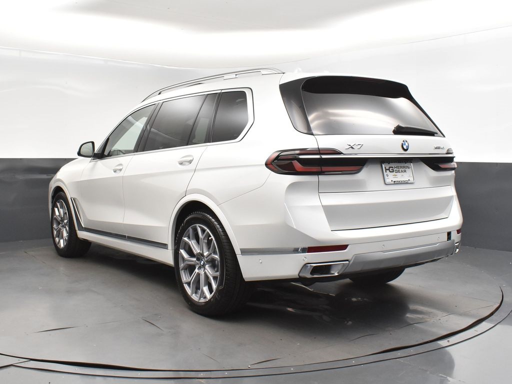 2026 Mineral White Metallic BMW X7 xDrive40i AWD SUV