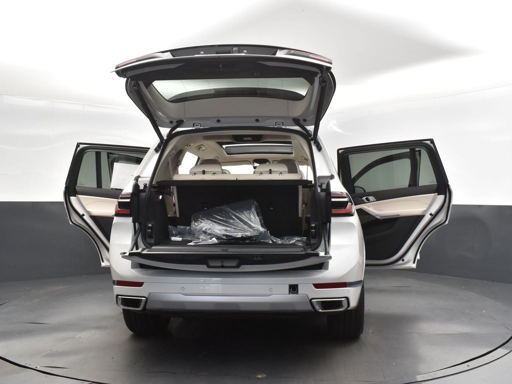 2026 Mineral White Metallic BMW X7 xDrive40i AWD SUV