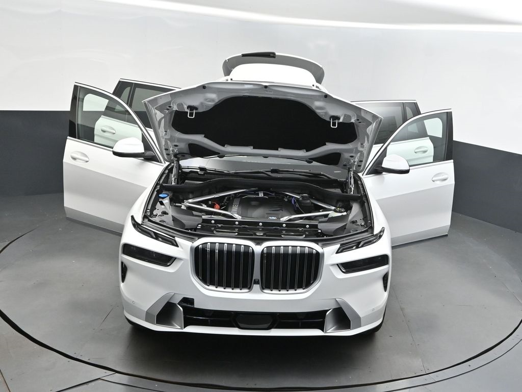 2026 Mineral White Metallic BMW X7 xDrive40i AWD SUV