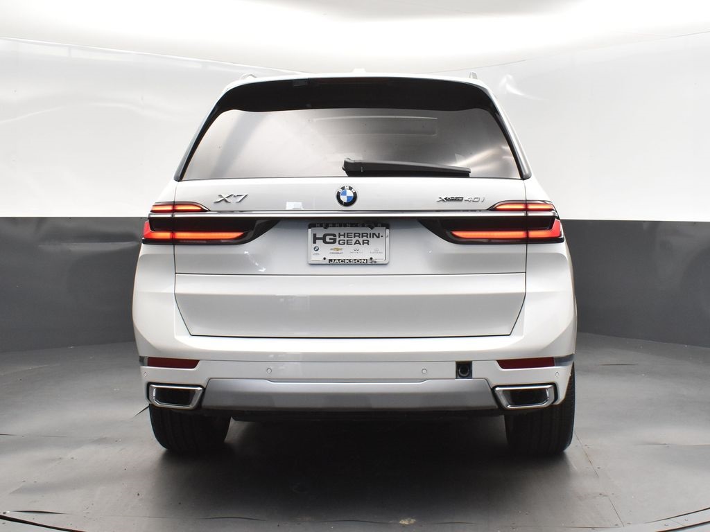 2026 Mineral White Metallic BMW X7 xDrive40i AWD SUV