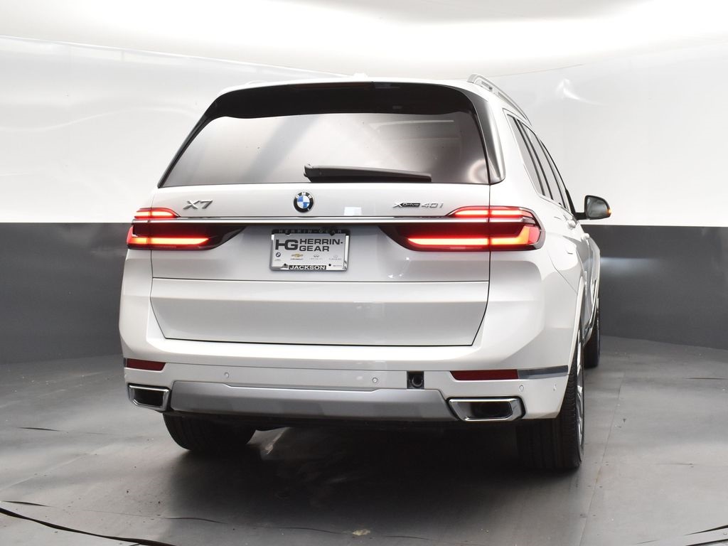 2026 Mineral White Metallic BMW X7 xDrive40i AWD SUV