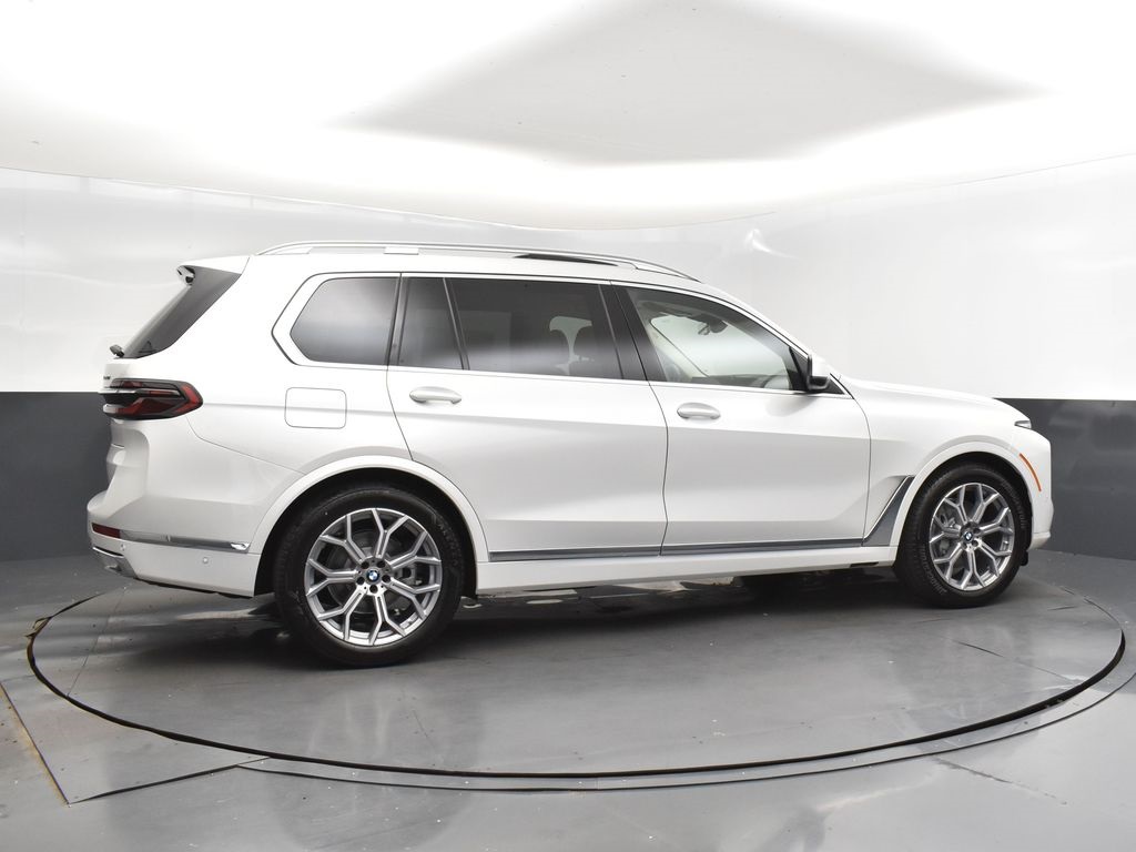 2026 Mineral White Metallic BMW X7 xDrive40i AWD SUV