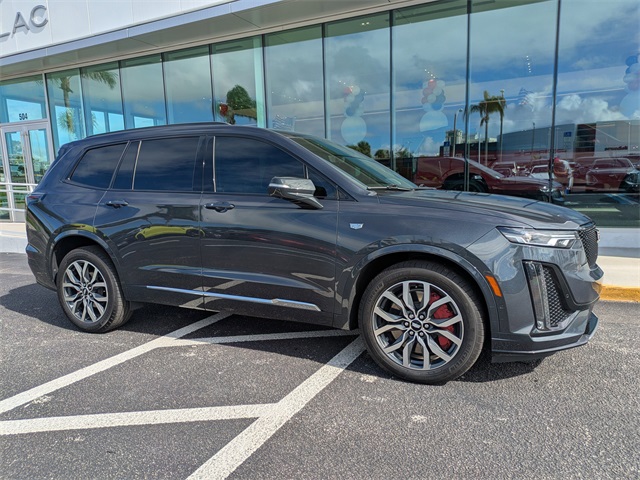 2023 Cadillac XT6 Sport photo 2