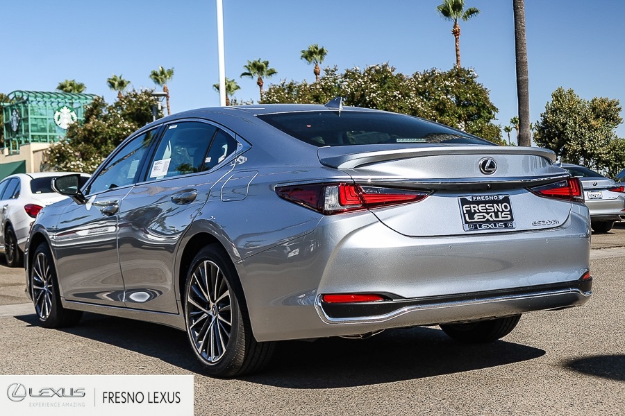2025 Lexus ES 300h photo 4